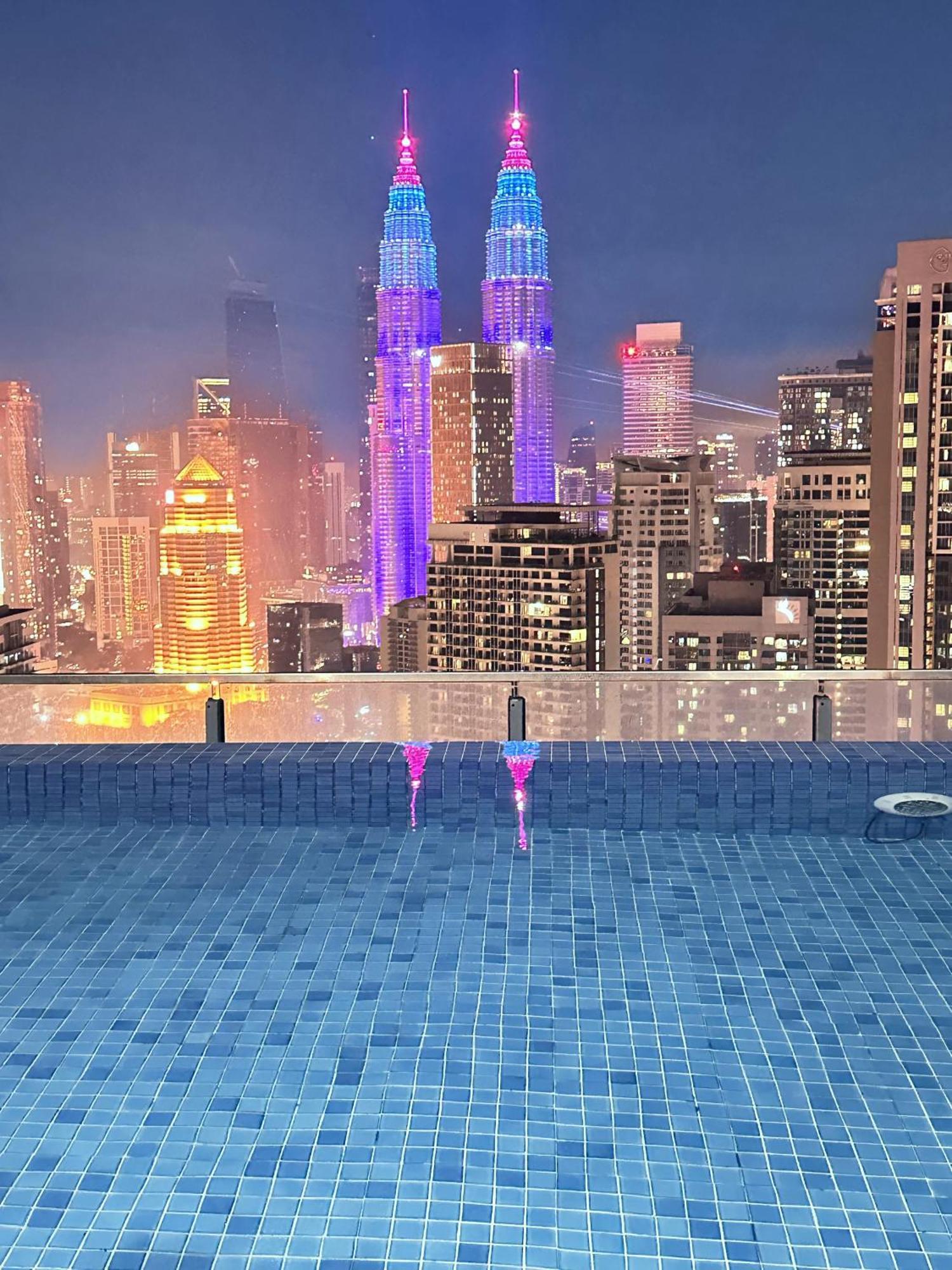 The Luxe Infinitum Klcc View At Kl City Aparthotel Kuala Lumpur Exterior photo