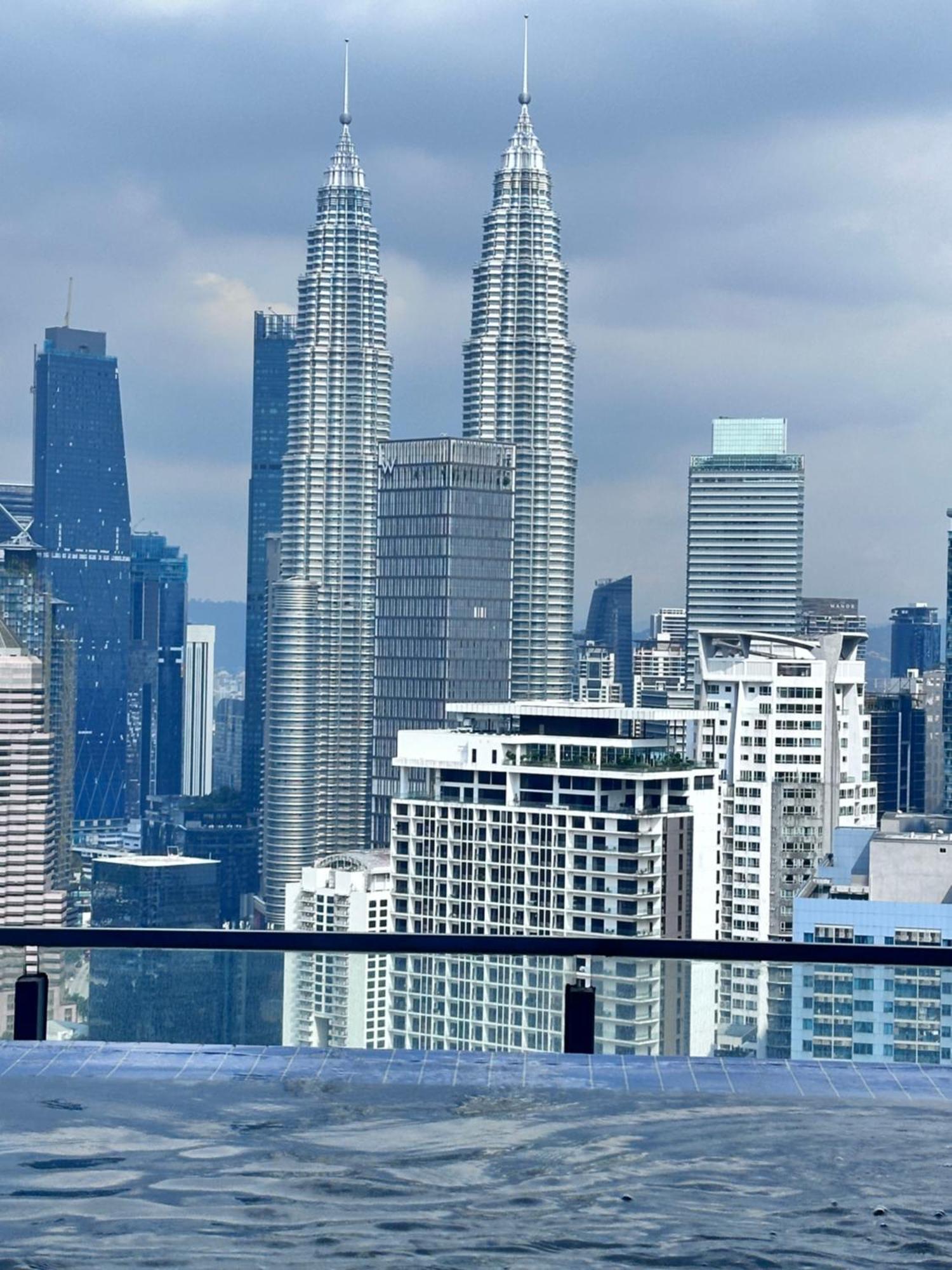 The Luxe Infinitum Klcc View At Kl City Aparthotel Kuala Lumpur Exterior photo